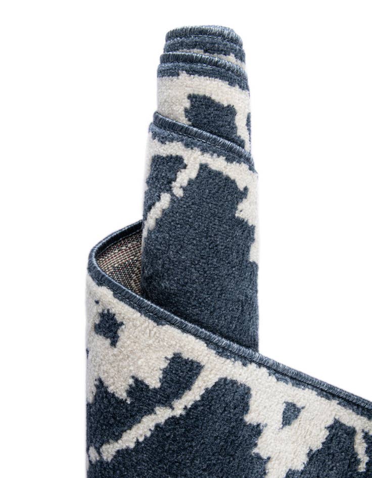Detail image of 2' x 3' Oslo Rug