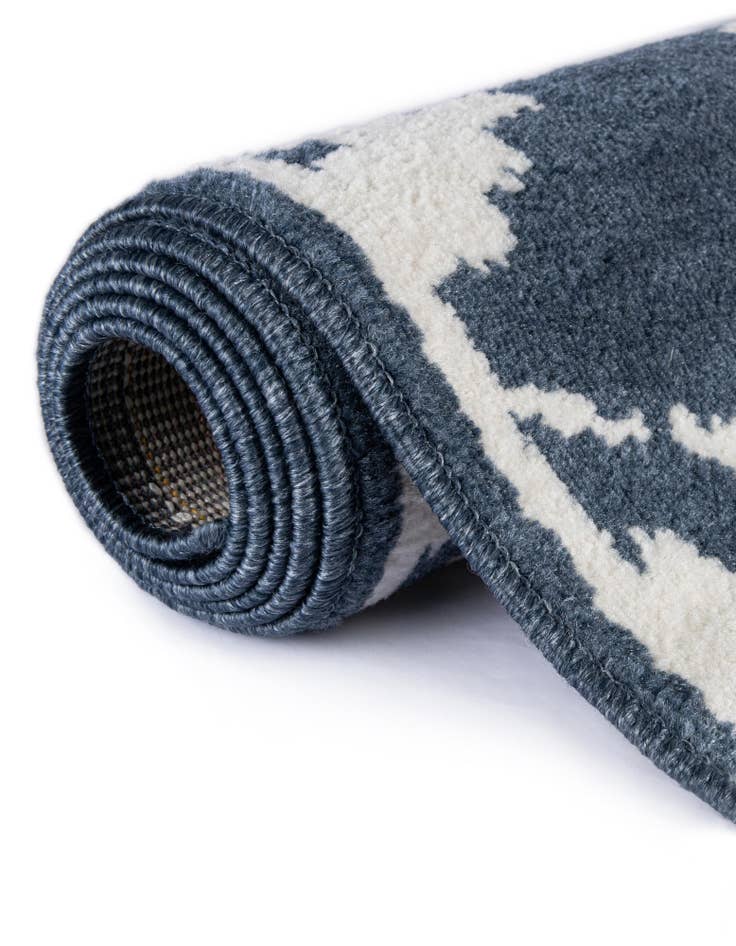 Detail image of 2' x 3' Oslo Rug