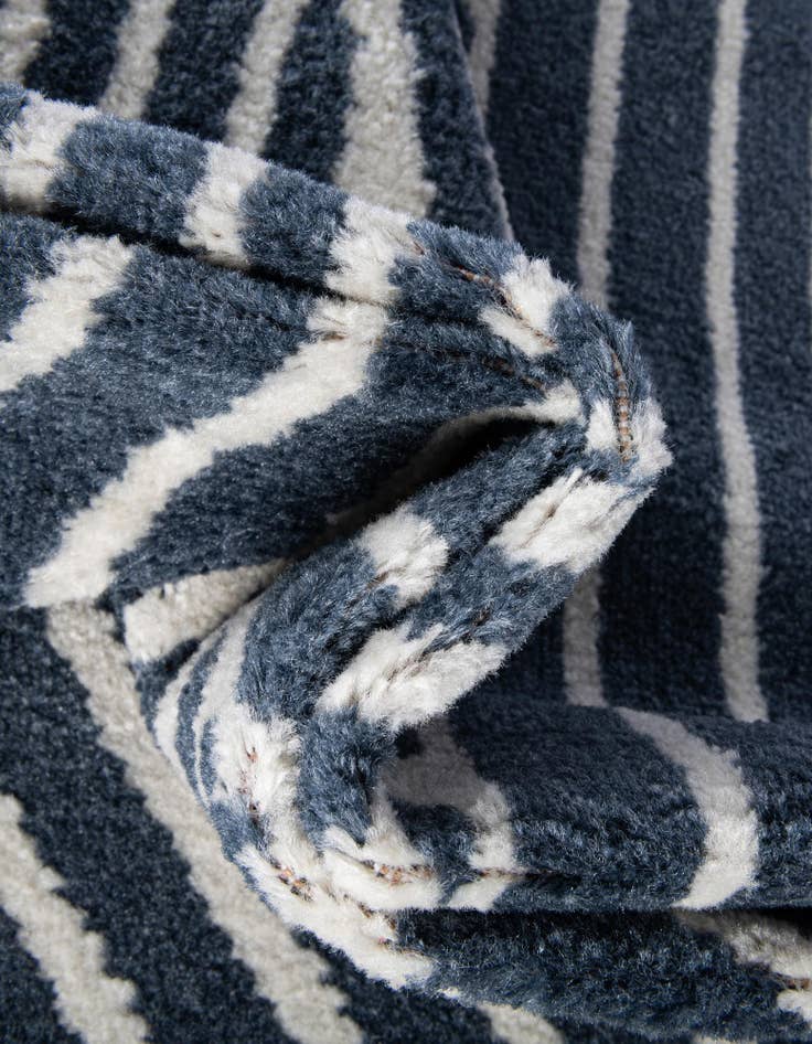 Detail image of 2' x 3' Oslo Rug