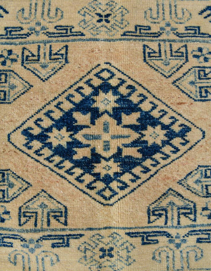 Detail image of 4' 10 x 6' 5 Hand Knotted Oushak Wool Rug