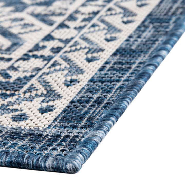 10' x 13' Easy-Clean Aztec Indoor / Outdoor Rug