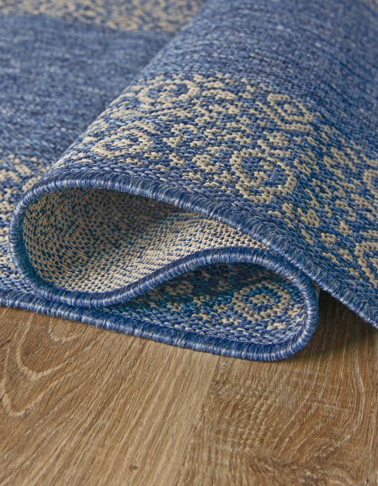 Detail image of 5' 3 x 8'  Washable Border Indoor / Outdoor Rug