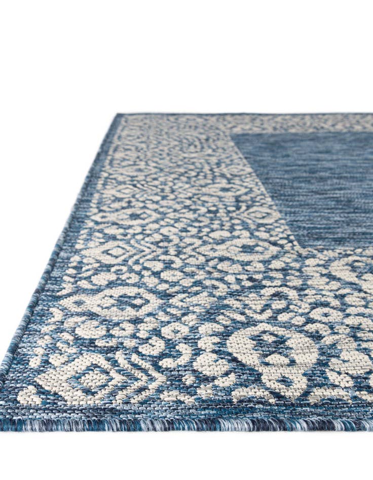 Detail image of 7' 10 x 11' Easy-Clean Border Indoor / Outdoor Rug