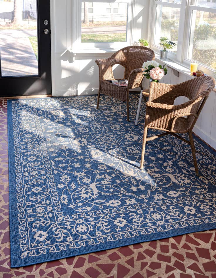 Detail image of 7' x 10' Easy-Clean Botanical Indoor / Outdoor Rug