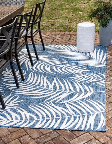 5' 3 x 8' Easy-Clean Botanical Indoor / Outdoor Rug