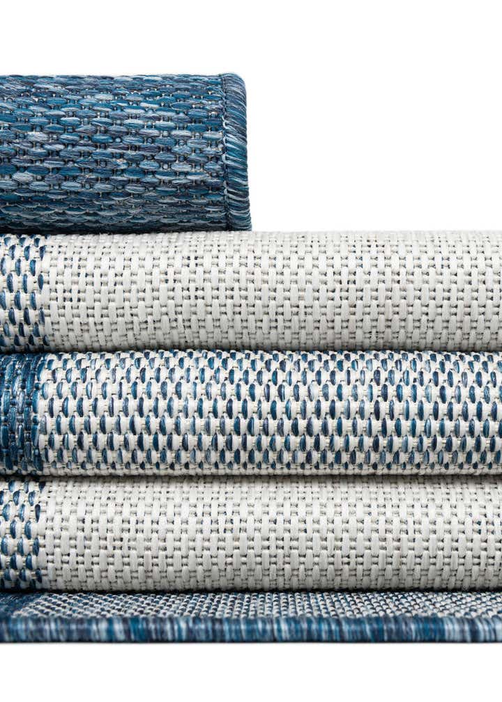 2' x 3' Easy-Clean Checkered Indoor / Outdoor Rug