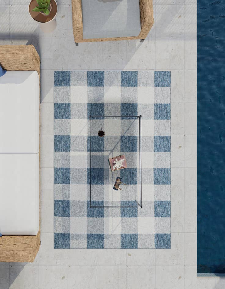 Detail image of 4' x 6'  Washable Checkered Indoor / Outdoor Rug