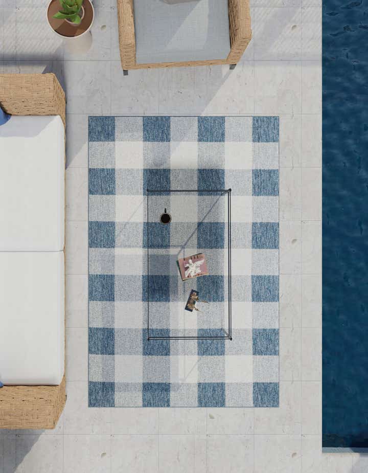 9' x 12' Easy-Clean Checkered Indoor / Outdoor Rug