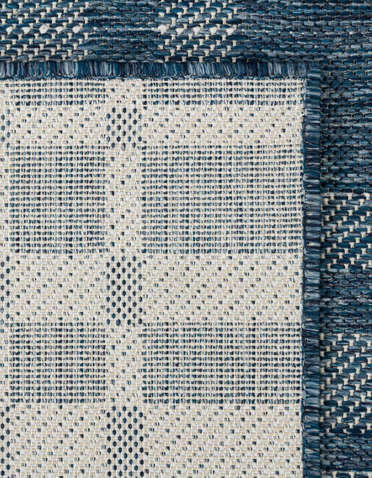 Detail image of 5' 3 x 7' Easy-Clean Checkered Indoor / Outdoor Rug