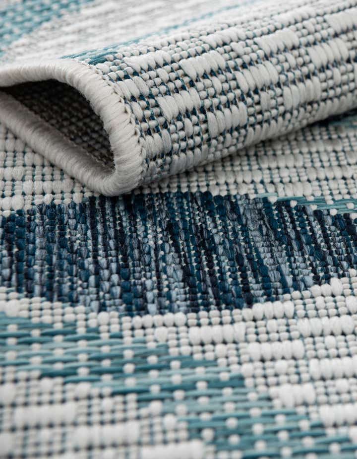 5' 3 x 7' Easy-Clean Coastal Indoor / Outdoor Rug