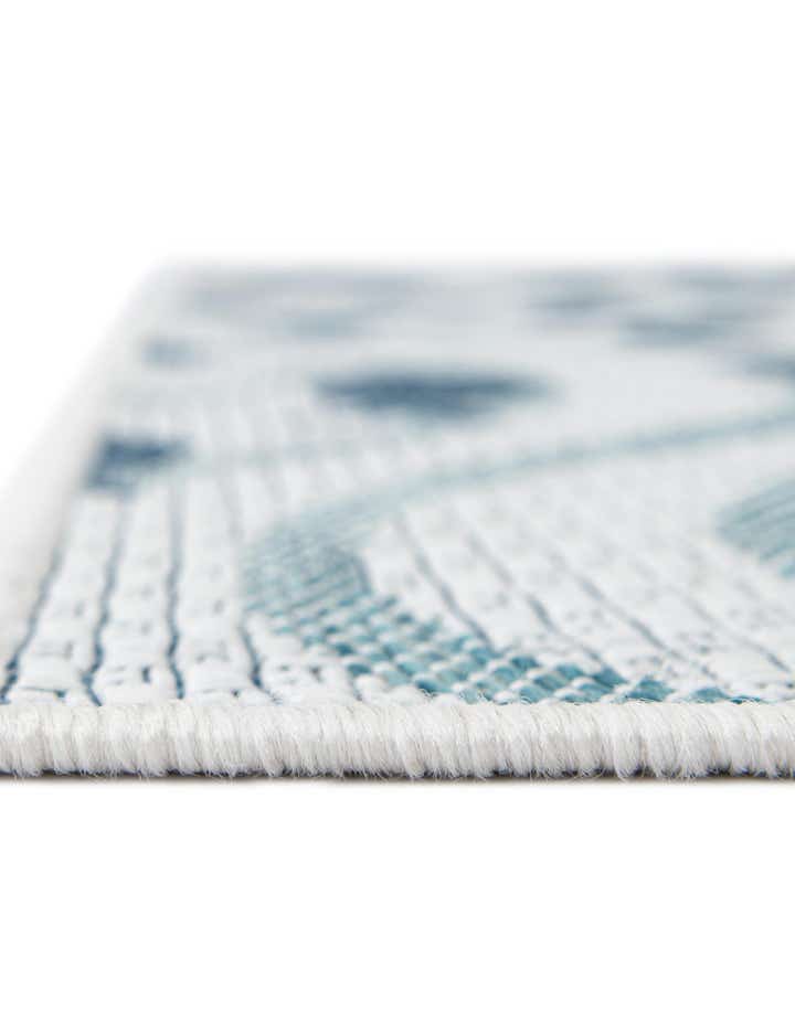 5' 3 x 7' Easy-Clean Coastal Indoor / Outdoor Rug