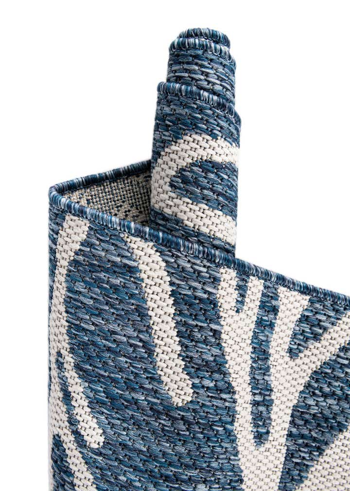 5' 3 x 7' Easy-Clean Coastal Indoor / Outdoor Rug