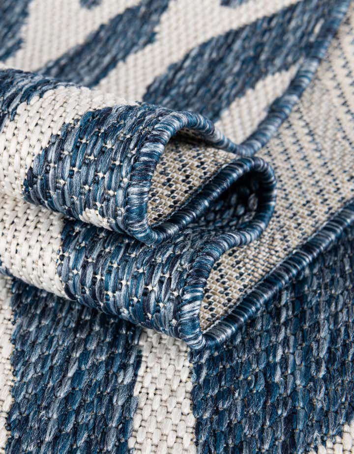 5' 3 x 7' Easy-Clean Coastal Indoor / Outdoor Rug