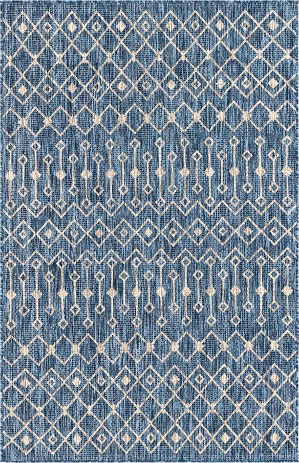 Detail image of 5' 3 x 8' Easy-Clean Lattice Indoor / Outdoor Rug