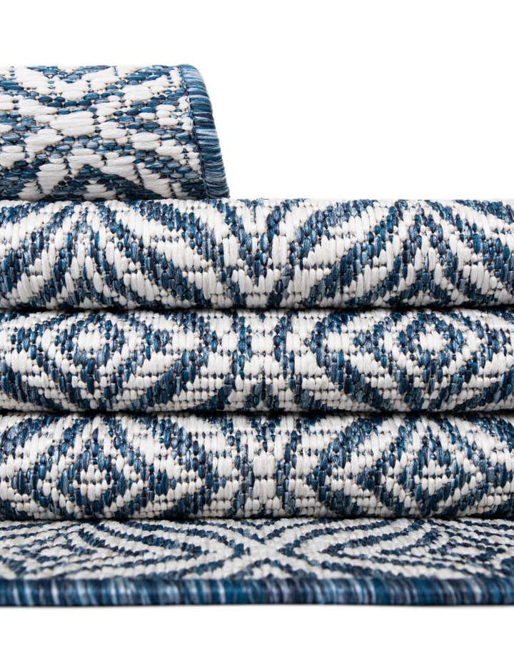 7' 10 x 11' Easy-Clean Lattice Indoor / Outdoor Rug