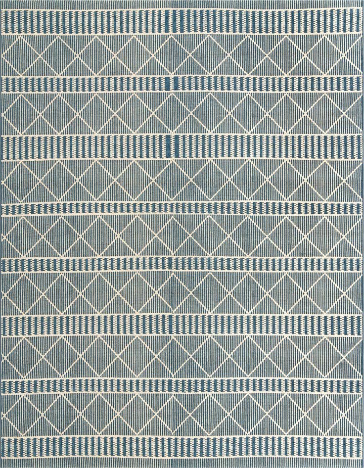 Detail image of 10' x 12' Easy-Clean Lattice Indoor / Outdoor Rug
