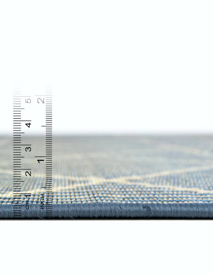 Detail image of 2' x 3' Washable Lattice Indoor / Outdoor Rug