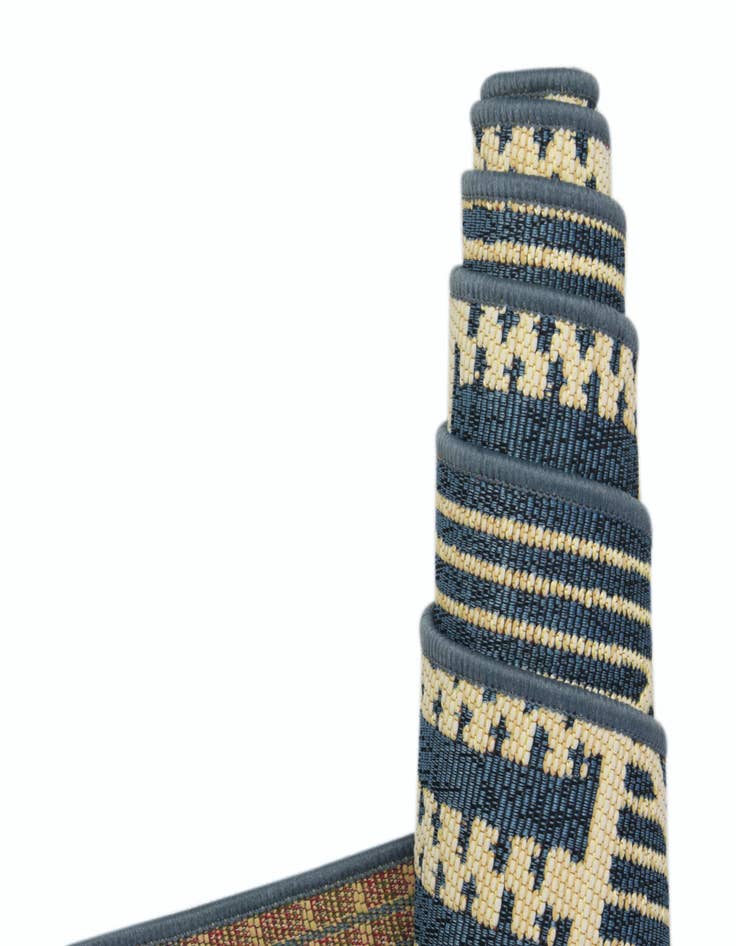 Detail image of 2' x 3' Washable Lattice Indoor / Outdoor Rug