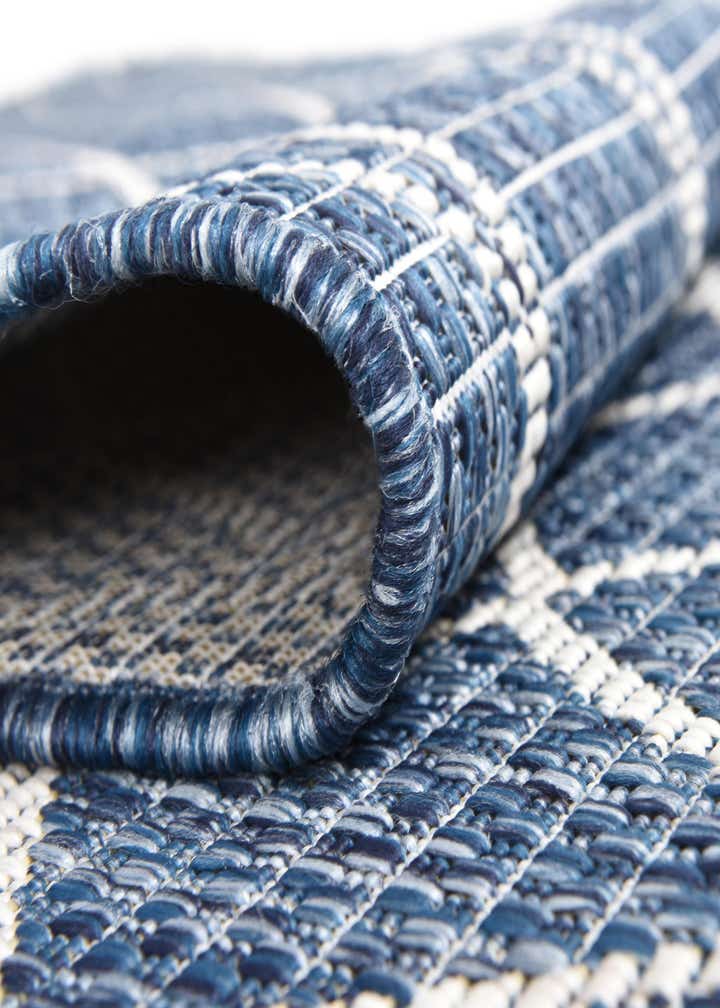 7' 10 x 11' Easy-Clean Lattice Indoor / Outdoor Rug