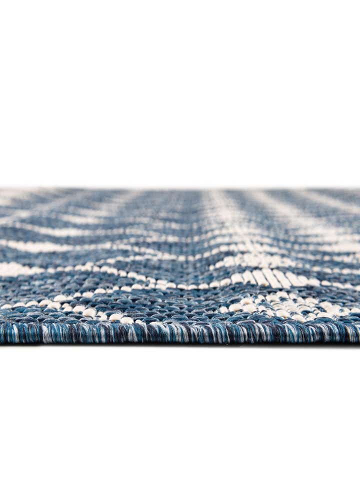 5' 3 x 8' Easy-Clean Lattice Indoor / Outdoor Rug