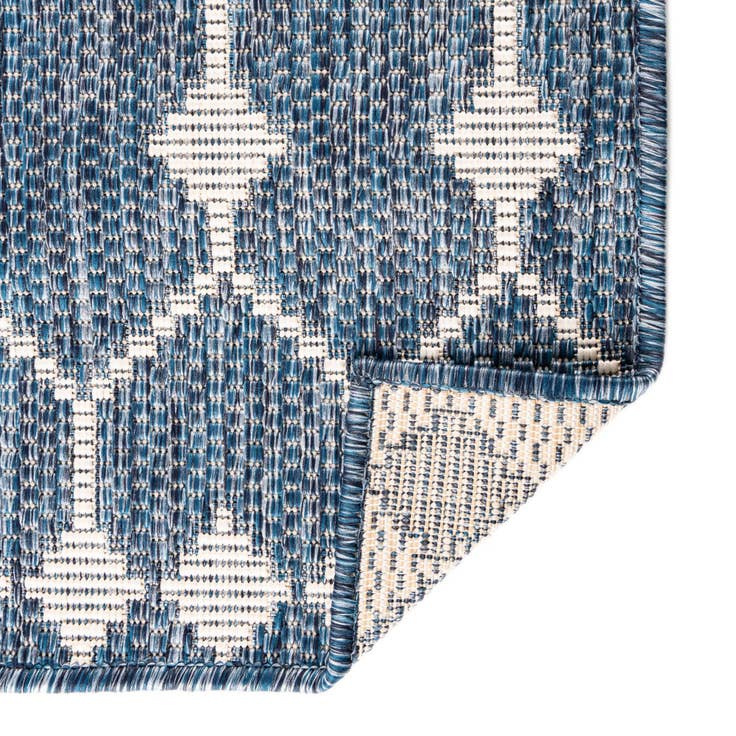 Detail image of 9' x 12' Easy-Clean Lattice Indoor / Outdoor Rug