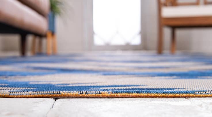 Detail image of 2' 2 x 3' Easy-Clean Modern Indoor / Outdoor Rug