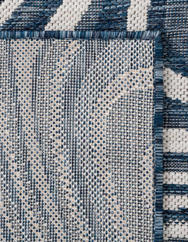 Detail image of 7' x 10' Easy-Clean Modern Indoor / Outdoor Rug