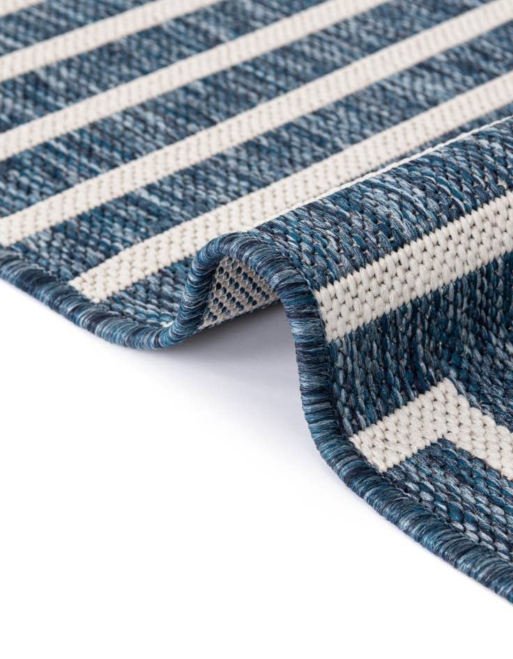 Detail image of 10' x 14'  Washable Modern Indoor / Outdoor Rug