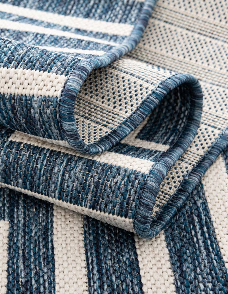 Detail image of 10' x 14'  Washable Modern Indoor / Outdoor Rug