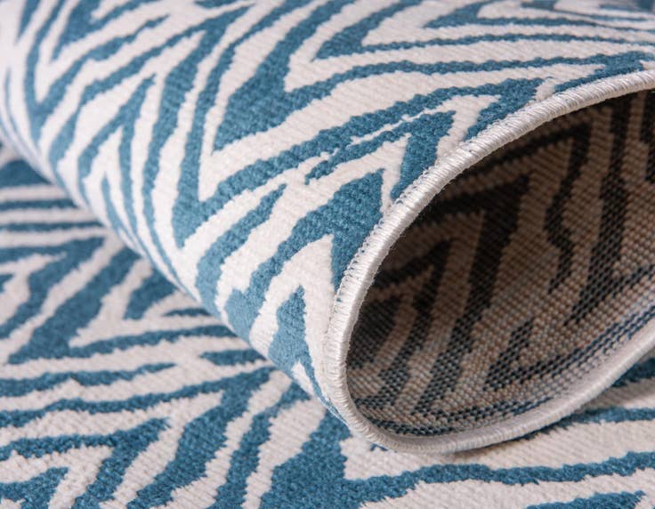 Detail image of 5' x 8' Easy-Clean Oasis Indoor / Outdoor Rug