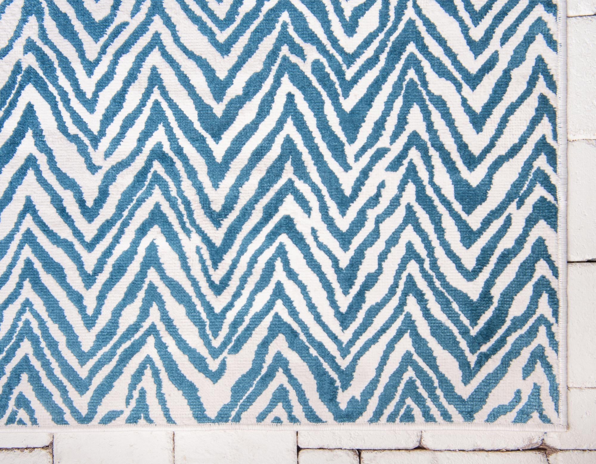 5' x 8' Easy-Clean Oasis Indoor / Outdoor Rug