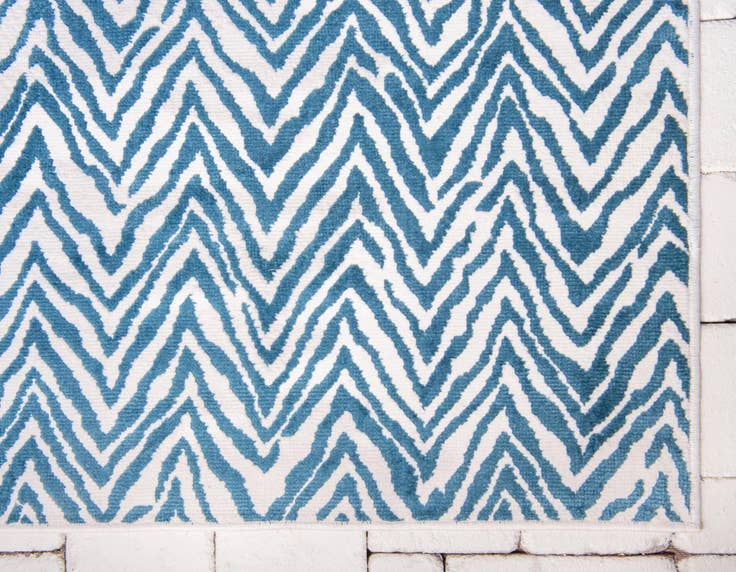 Detail image of 5' x 8' Easy-Clean Oasis Indoor / Outdoor Rug