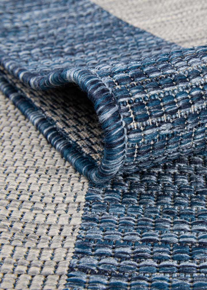 4' x 6' Easy-Clean Ribbon Indoor / Outdoor Rug