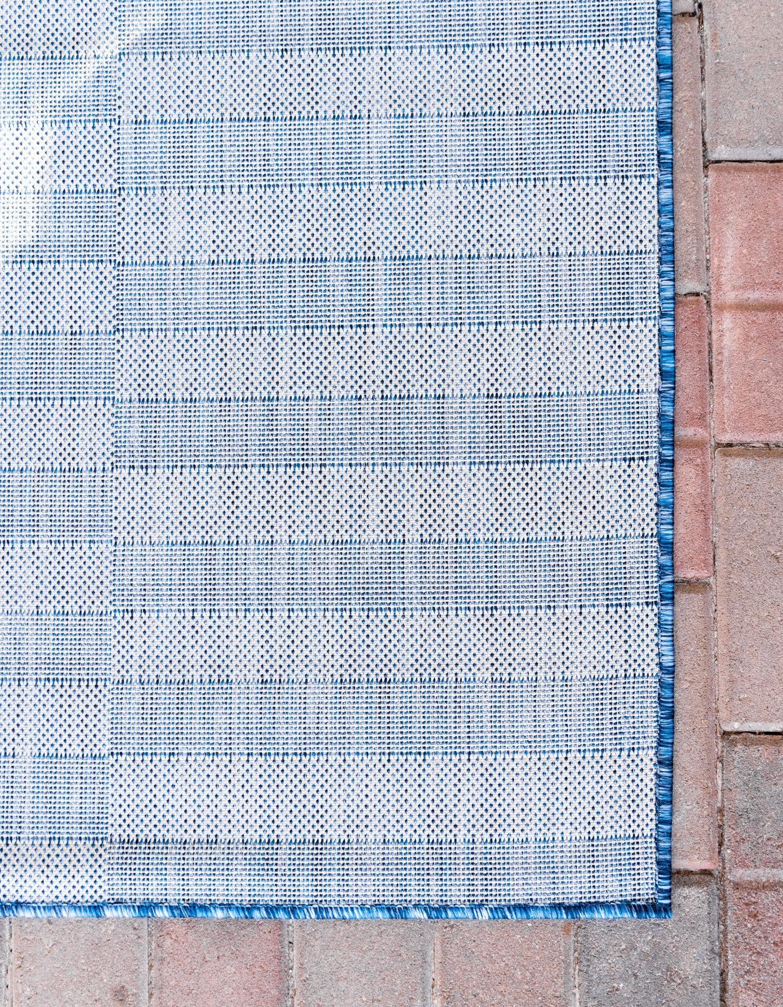 5' 3 x 7' Easy-Clean Ribbon Indoor / Outdoor Rug