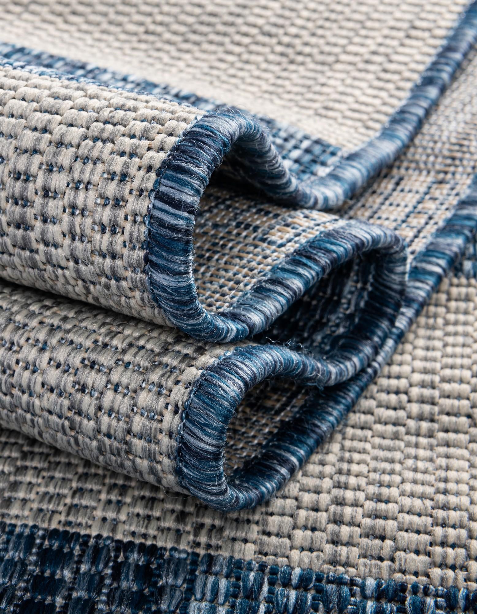 9' x 12' Easy-Clean Ribbon Indoor / Outdoor Rug