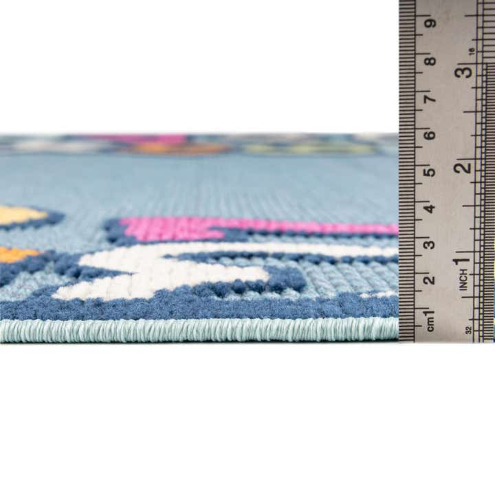 5' 3 x 7' 7 Easy-Clean Indoor / Outdoor Rug