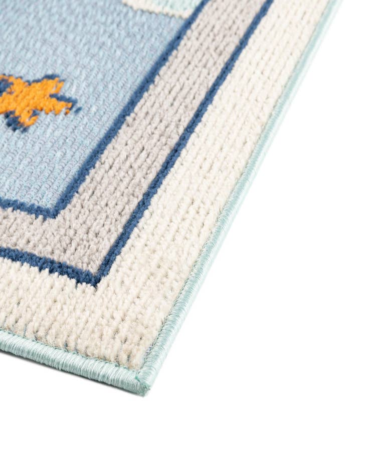 Detail image of 5' 3 x 7' 7 Easy-Clean Indoor / Outdoor Rug