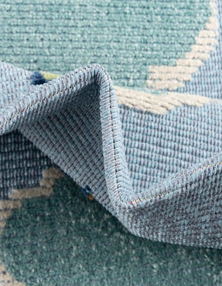 Detail image of 5' 3 x 7' 7 Easy-Clean Indoor / Outdoor Rug