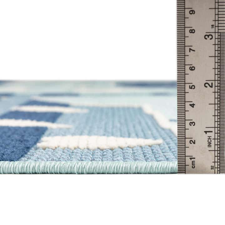 5' 3 x 7' 7 Easy-Clean Indoor / Outdoor Rug