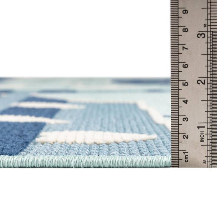 Detail image of 5' 3 x 7' 7 Easy-Clean Indoor / Outdoor Rug