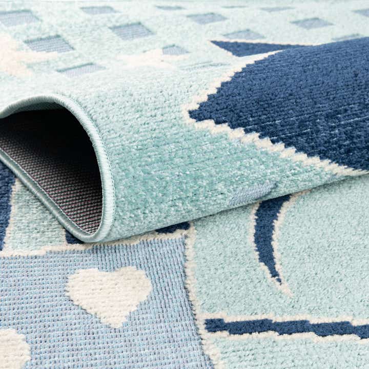 5' 3 x 7' 7 Easy-Clean Indoor / Outdoor Rug