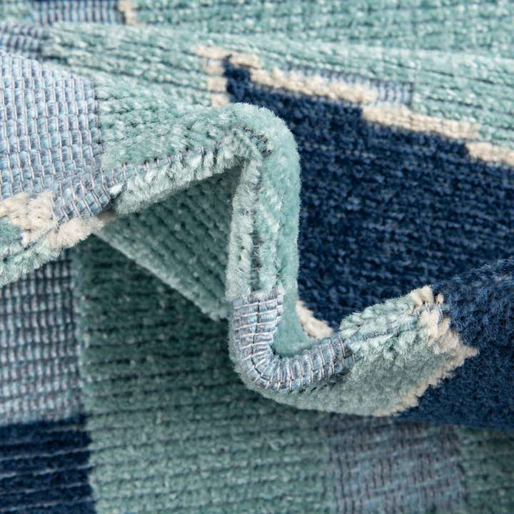 5' 3 x 7' 7 Easy-Clean Indoor / Outdoor Rug