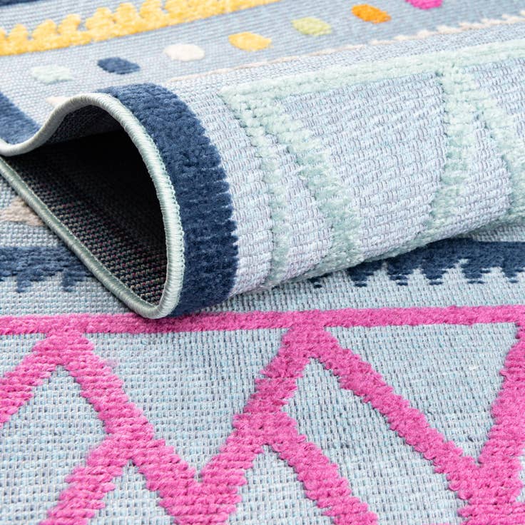 Detail image of 7' 3 x 9' 10 Easy-Clean Indoor / Outdoor Rug