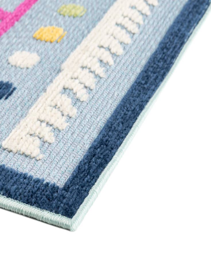 Detail image of 7' 3 x 9' 10 Easy-Clean Indoor / Outdoor Rug