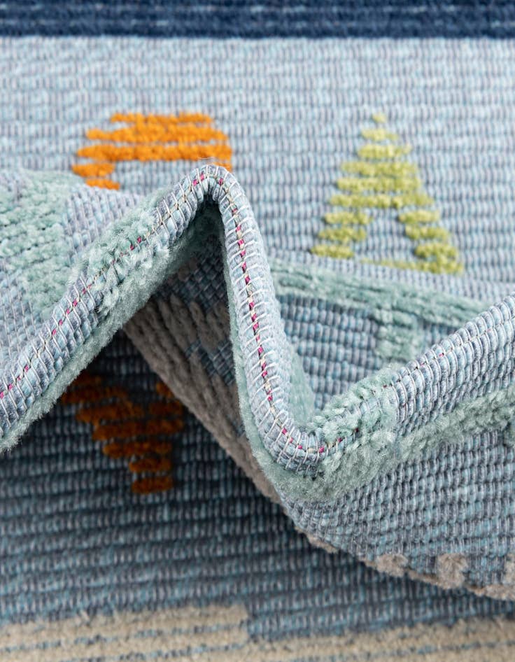 Detail image of 7' 3 x 9' 10 Easy-Clean Indoor / Outdoor Rug