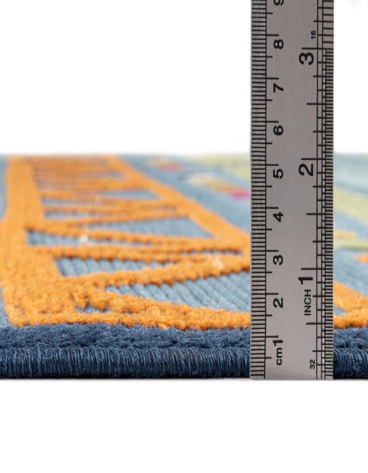 Detail image of 4' 7 x 7' 3  Washable  Indoor / Outdoor Rug