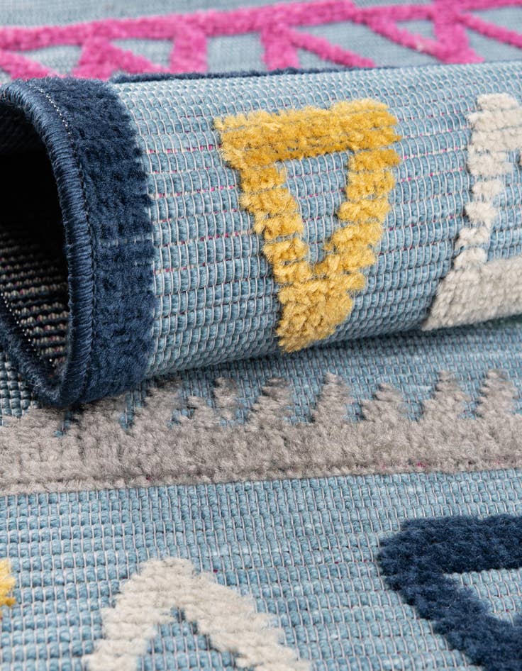 Detail image of 4' 7 x 7' 3  Washable  Indoor / Outdoor Rug