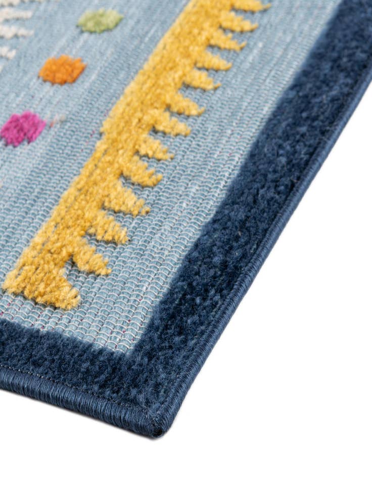 Detail image of 4' 7 x 7' 3  Washable  Indoor / Outdoor Rug