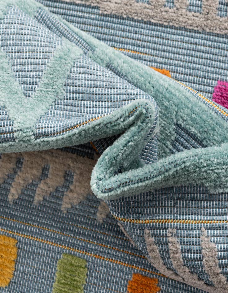 Detail image of 7' 3 x 9' 10  Washable  Indoor / Outdoor Rug