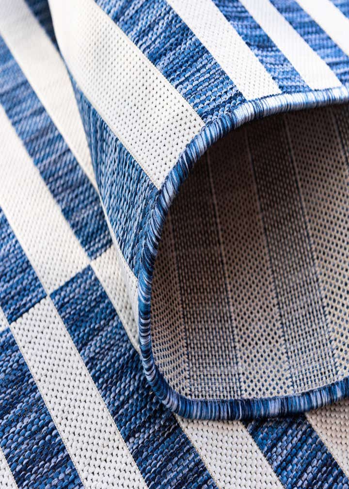 5' 3 x 7' Easy-Clean Striped Indoor / Outdoor Rug
